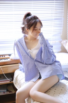 教师妈妈穿超薄连衣裙